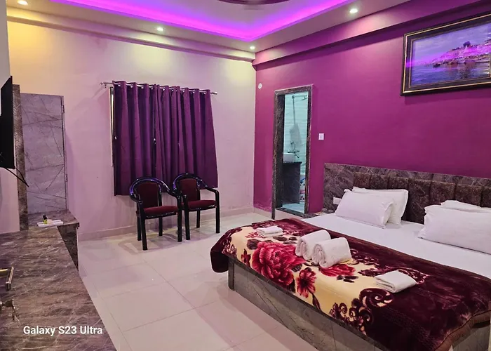 Hotel Kashi In Rajghat ! Varanasi - Offers Luxurious Rooms And Fully Air - Conditioned Hotel With Lift And Wifi Facility
