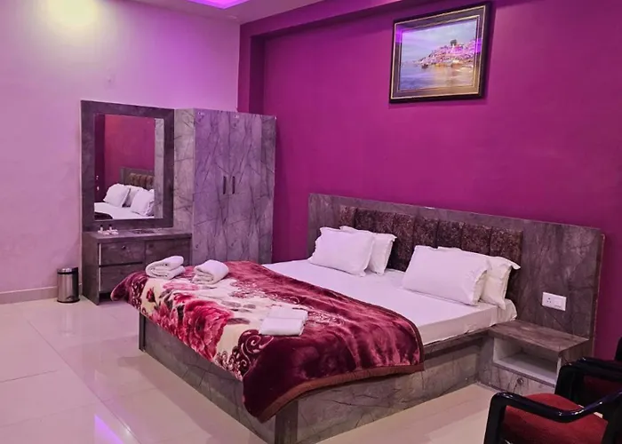 Hotel Kashi In Rajghat ! Varanasi - Offers Luxurious Rooms And Fully Air - Conditioned Hotel With Lift And Wifi Facility