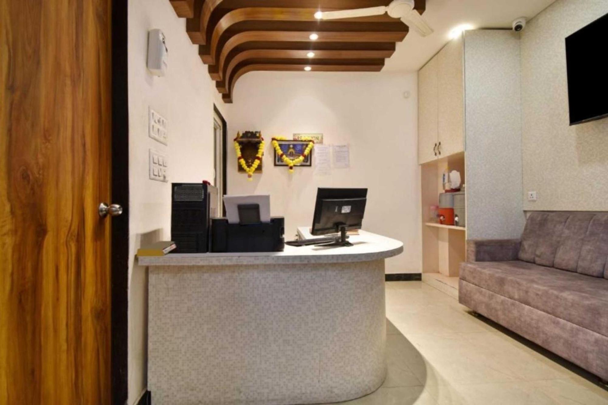 Kashi In Rajghat ! - Offers Luxurious And Fully Air - Conditioned With Lift And Wifi Facility Homestay