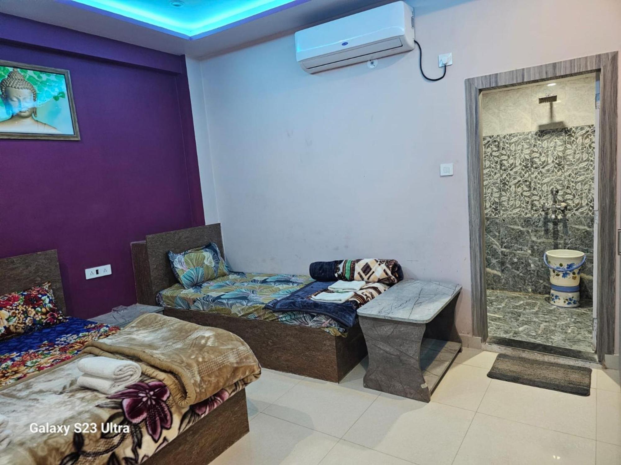 Homestay Kashi In Rajghat ! - Offers Luxurious And Fully Air - Conditioned With Lift And Wifi Facility