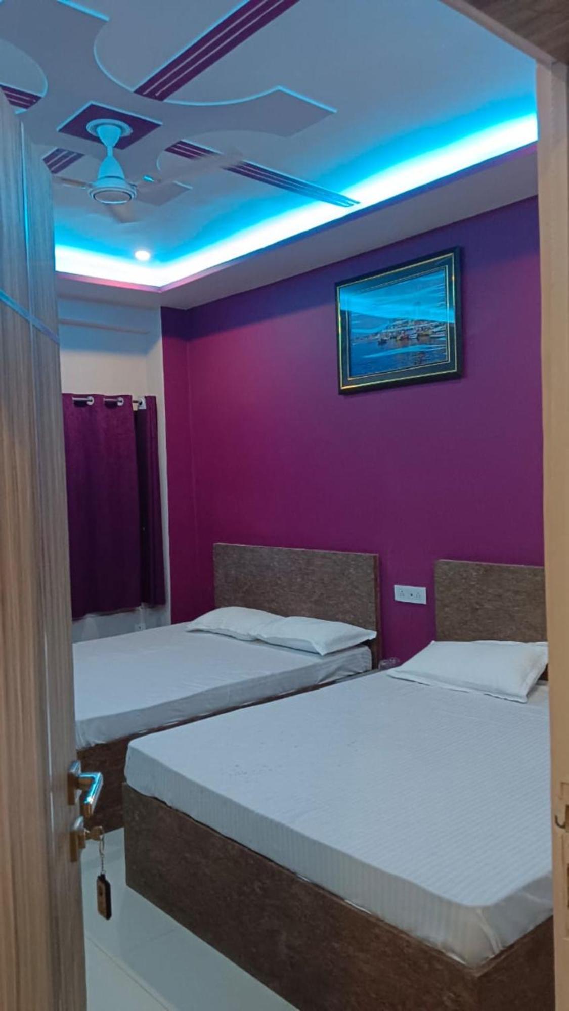 Homestay Kashi In Rajghat ! - Offers Luxurious And Fully Air - Conditioned With Lift And Wifi Facility Varanasi