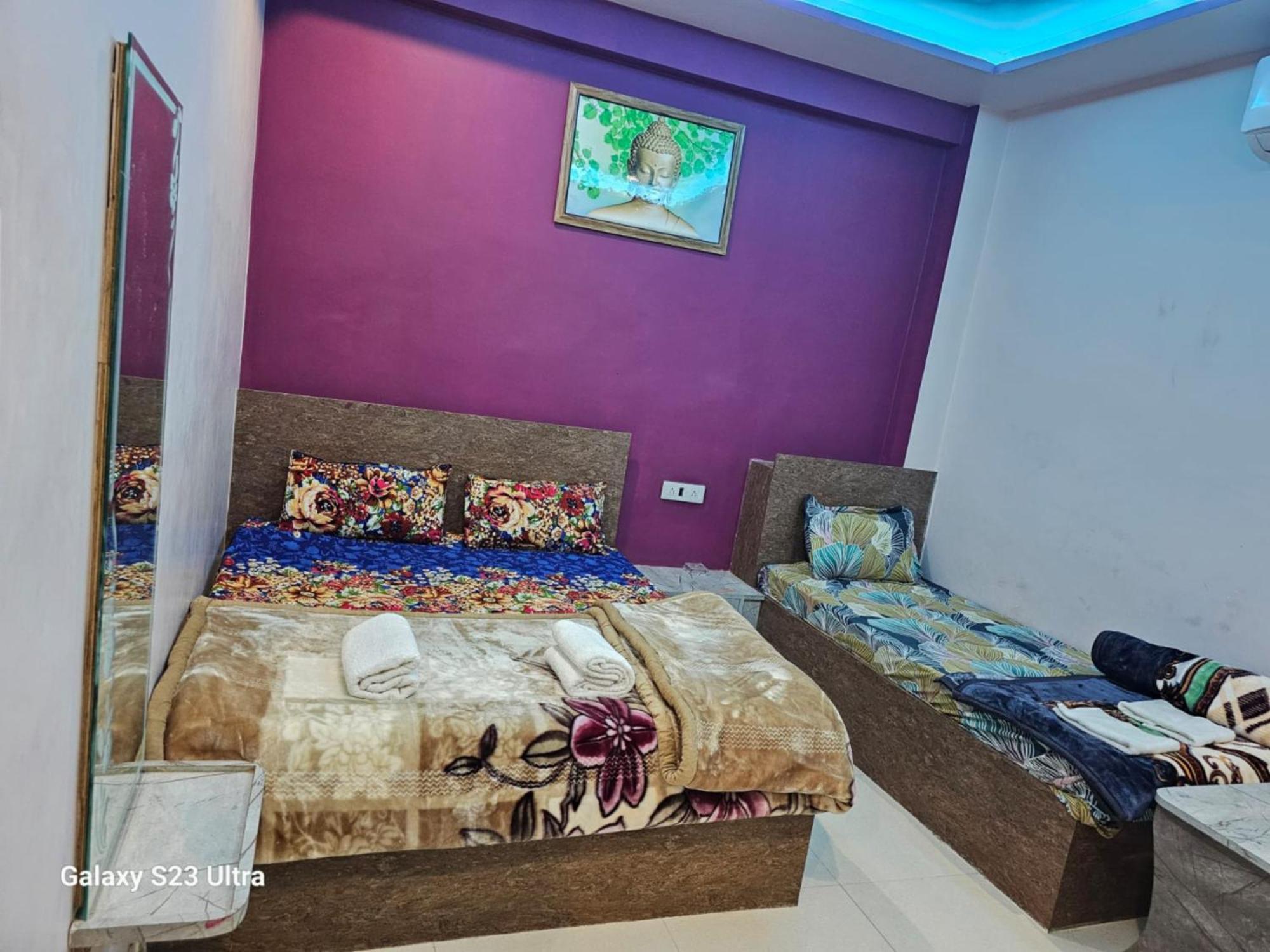 Homestay Kashi In Rajghat ! - Offers Luxurious And Fully Air - Conditioned With Lift And Wifi Facility Varanasi