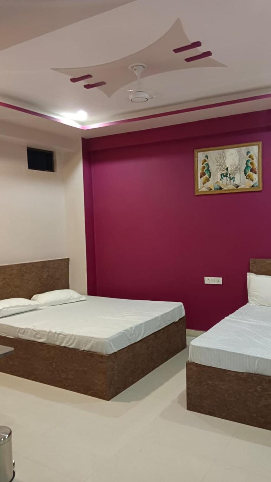 Homestay Kashi In Rajghat ! - Offers Luxurious And Fully Air - Conditioned With Lift And Wifi Facility *