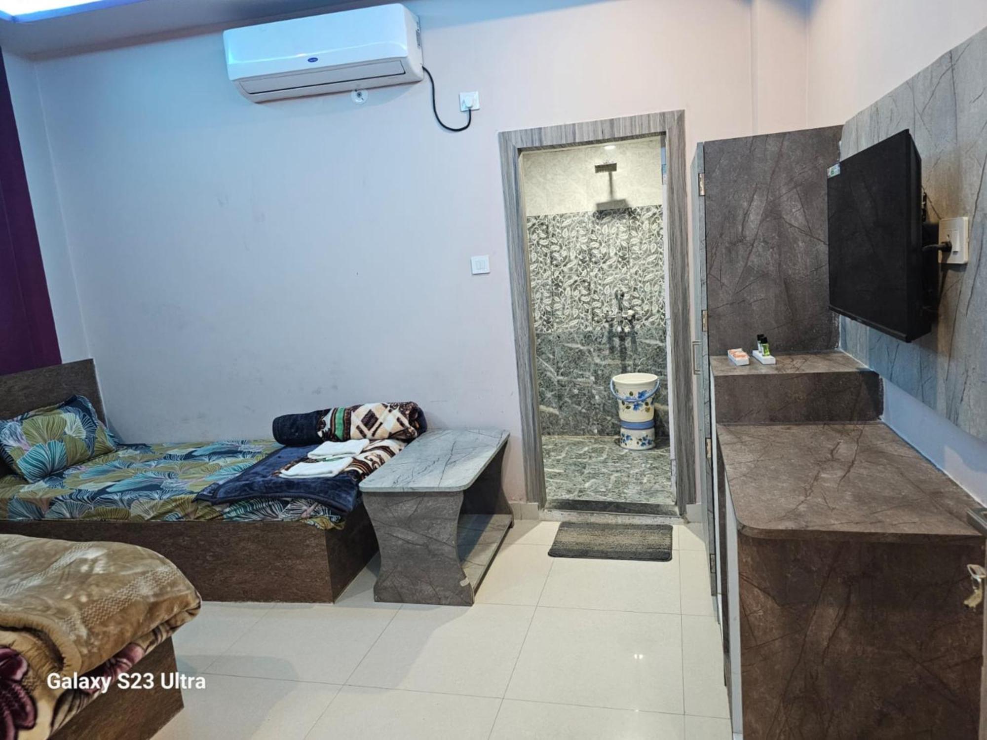 Kashi In Rajghat ! - Offers Luxurious And Fully Air - Conditioned With Lift And Wifi Facility Homestay Varanasi