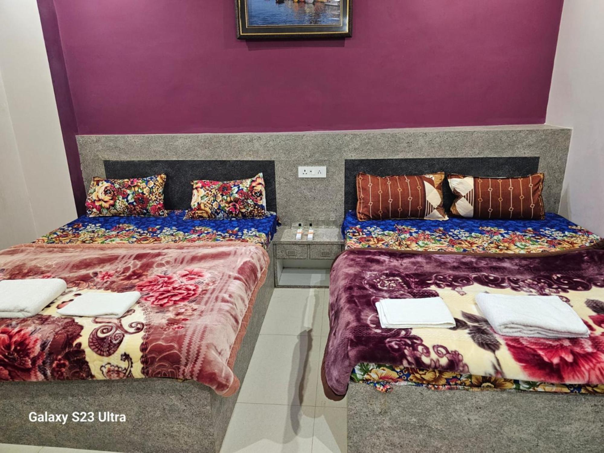 Kashi In Rajghat ! - Offers Luxurious And Fully Air - Conditioned With Lift And Wifi Facility