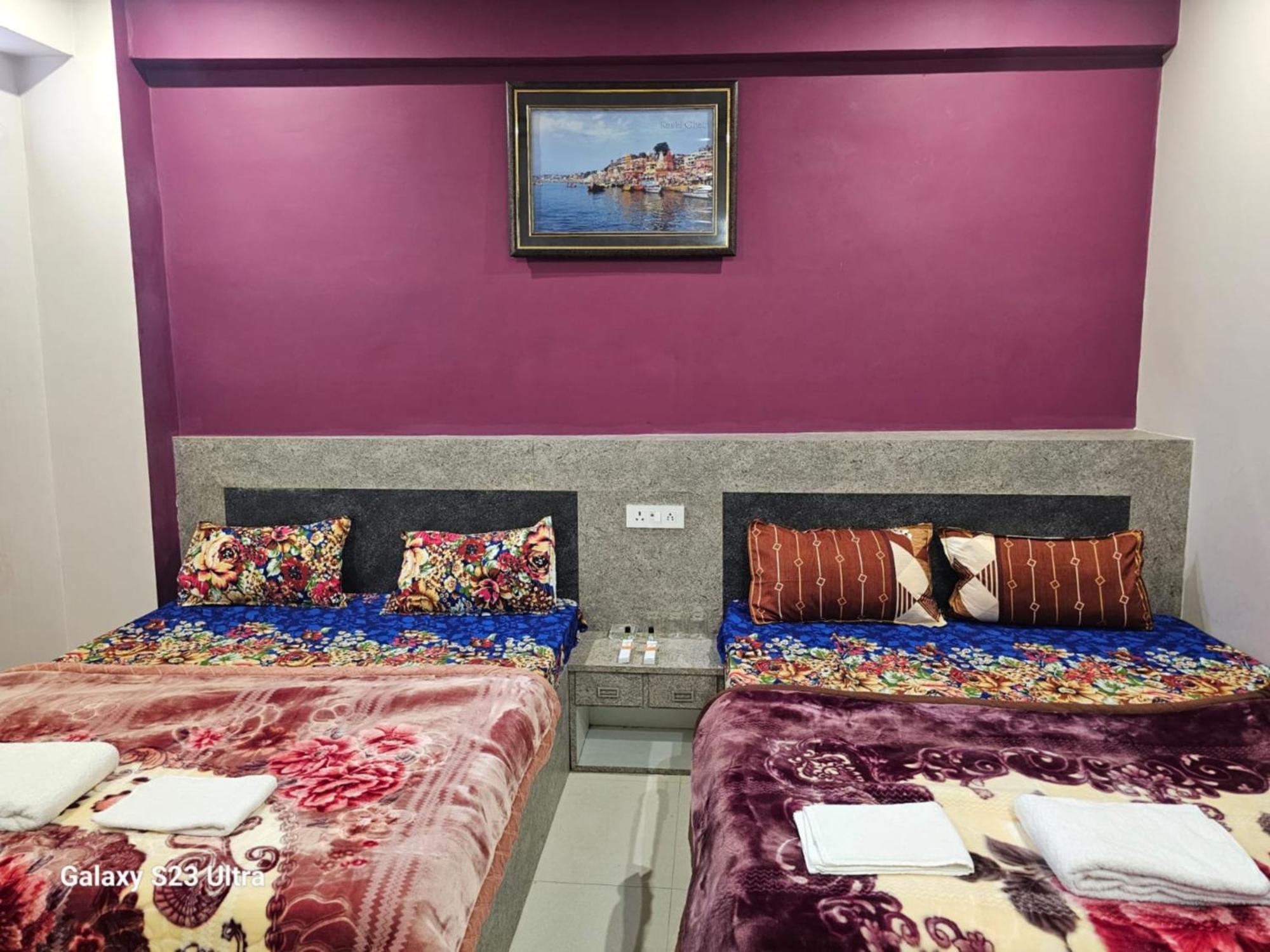 Homestay Kashi In Rajghat ! - Offers Luxurious And Fully Air - Conditioned With Lift And Wifi Facility